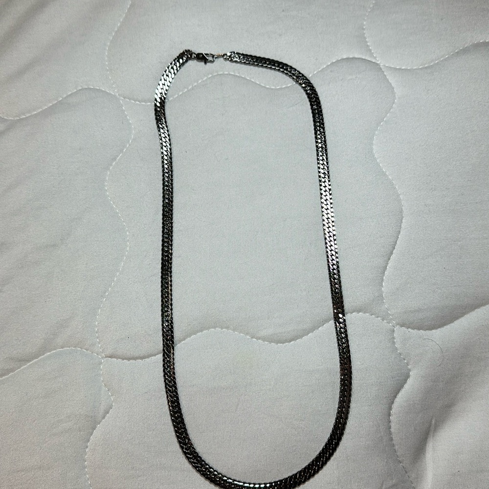 Vintage Silver Herringbone 23” Chain, preowned